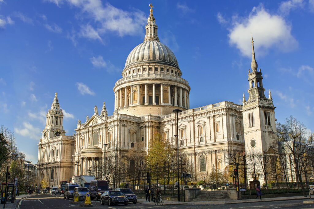 St. Paul's Cathedral with London Car Transfer