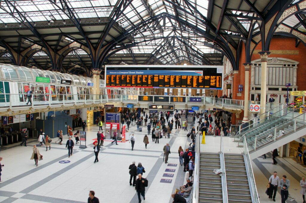 Overview on Liverpool Street with London Car Transfer: